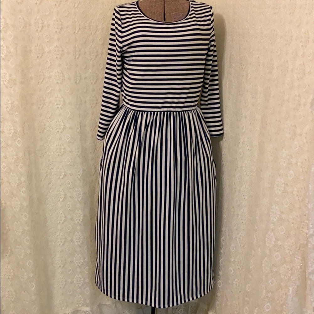 Modest midi dress (has pockets!) 💎